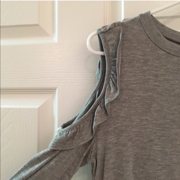 Francesca’s Ruffle Cold Shoulder Top - Picture 3 of 4
